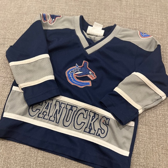 Canucks Jersey - 2T - Picture 3 of 5